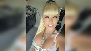 DellaBlazed 37 female naked cam model profile