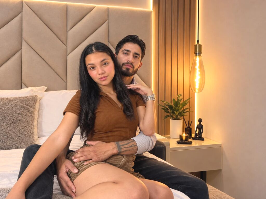 DrakeandZoe naked cam model gallery photo