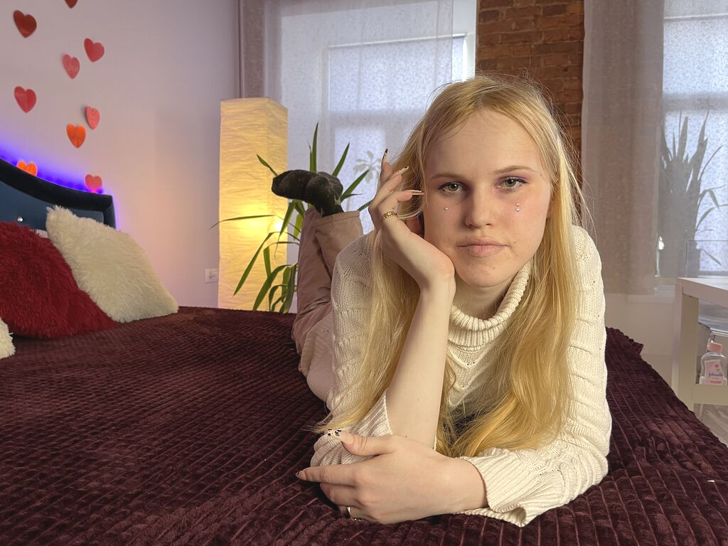 EffieMur naked cam model gallery photo