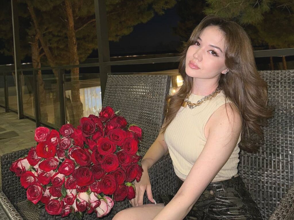 EffuliaLoren nude cam model profile photo