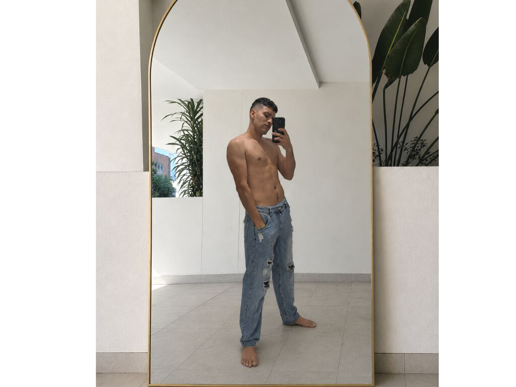 EithanGomez naked cam model gallery photo