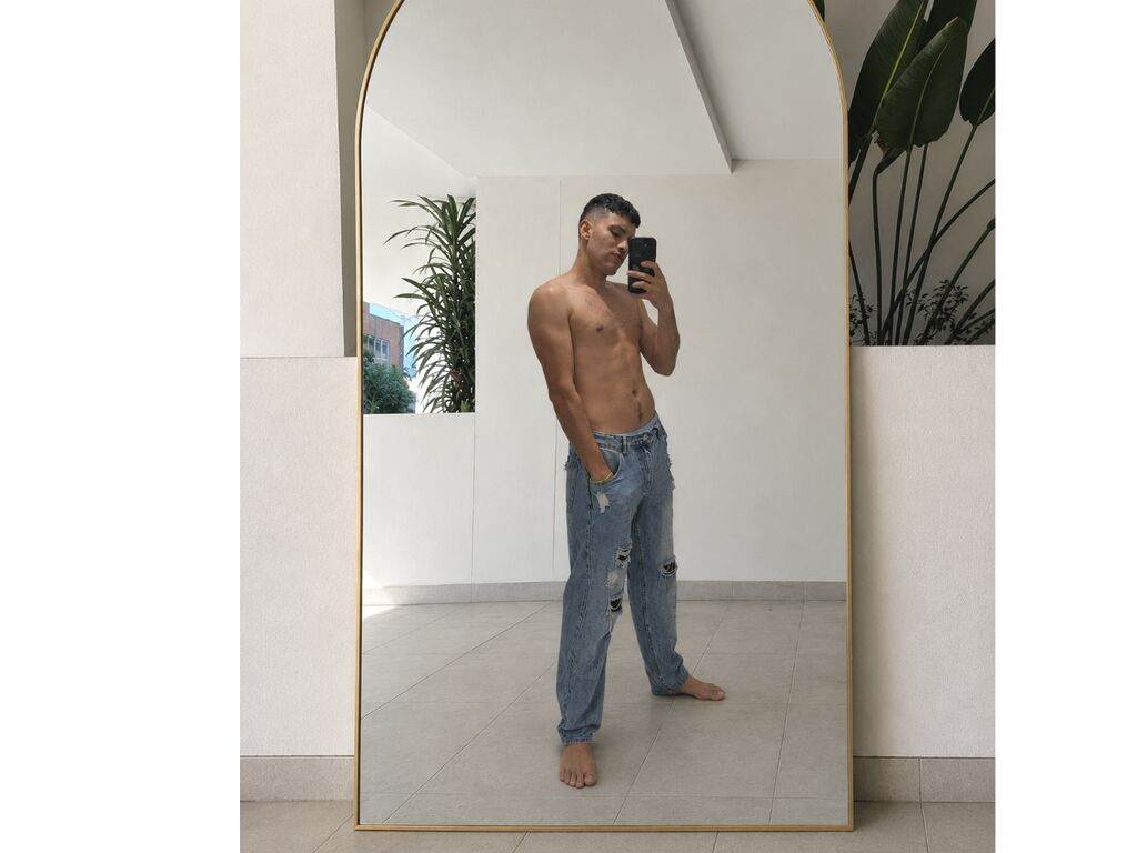 EithanGomez nude cam model profile photo