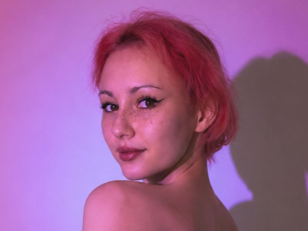 ElanaHelfert nude cam model profile photo