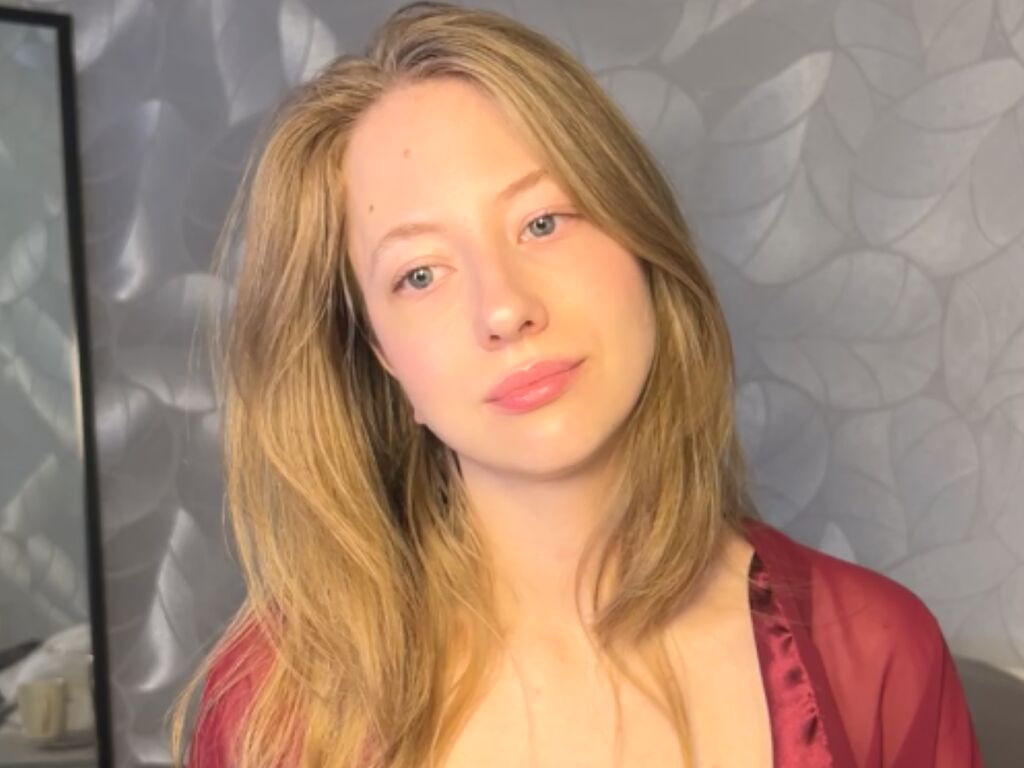 EleanorRose naked cam model gallery photo