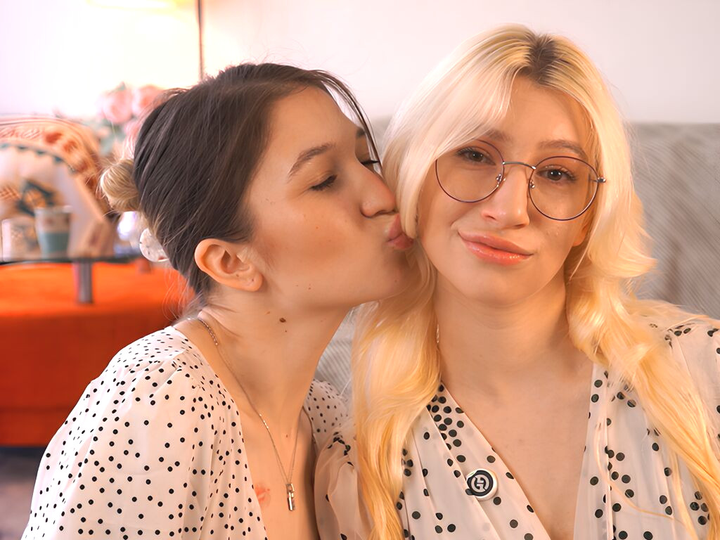 EleneAndJoslyn nude cam model profile photo