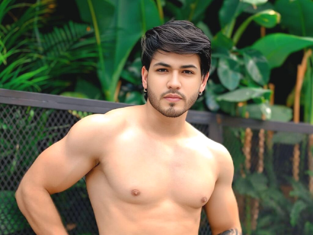 ElianKeiser Naked