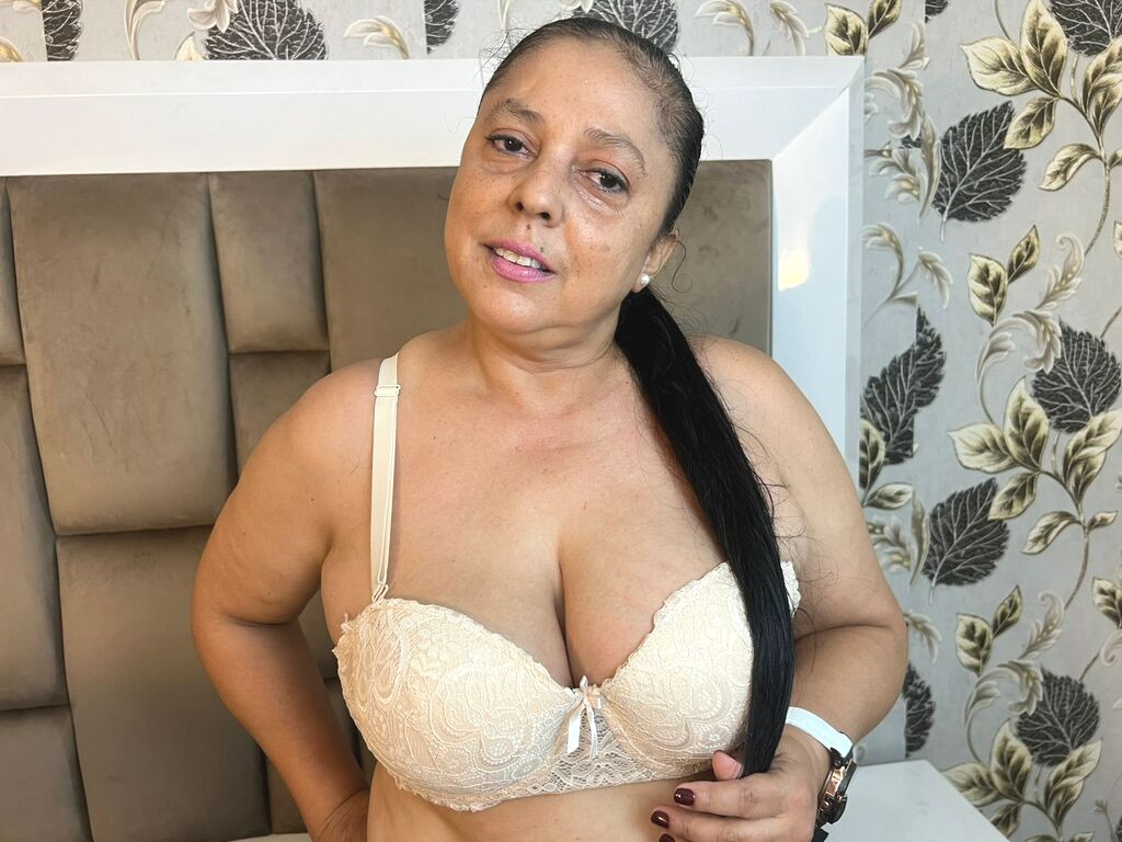ElianyAdams nude cam model profile photo