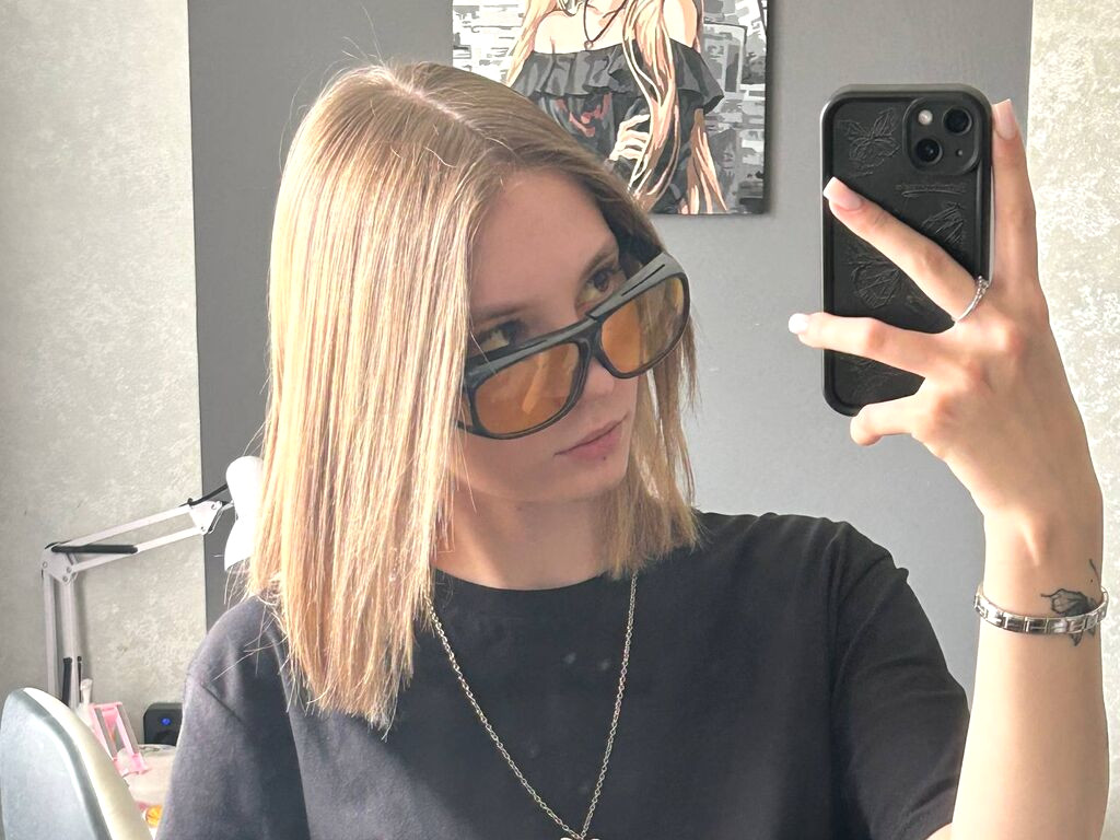 ElidaGonchoff nude cam model profile photo