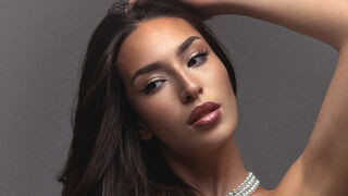 ElieSun 20 female nude cam model profile