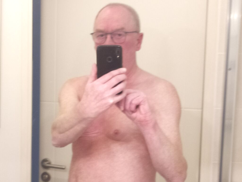 ElioJames Naked