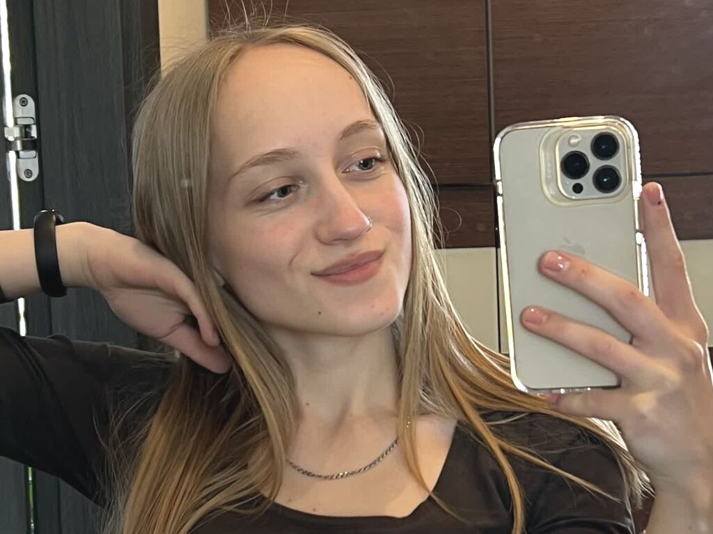 EllaMarlow nude cam model profile photo