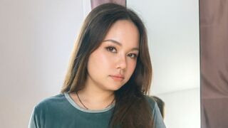 EllariaLee 24 female strip cam model profile