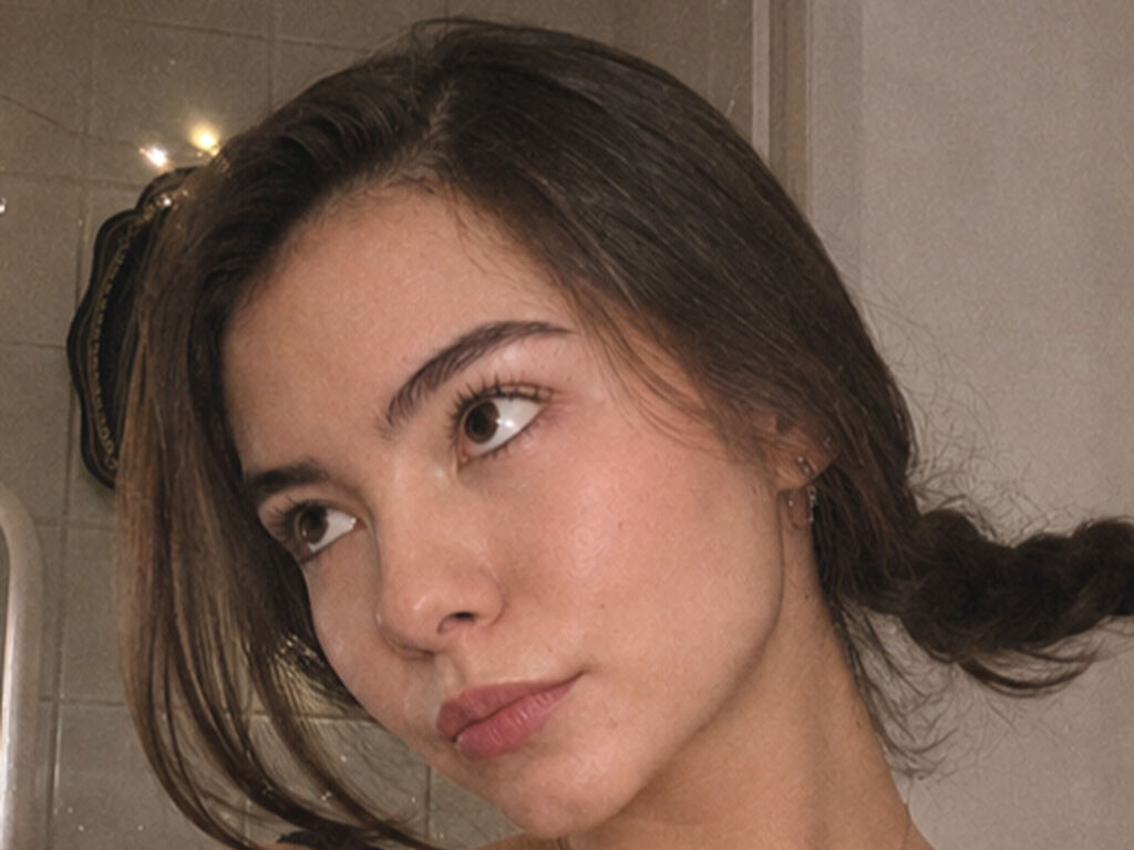 ElleStarling nude cam model profile photo