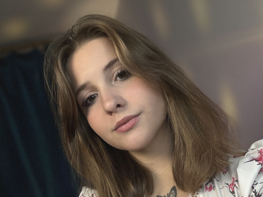 ElmiraRynne nude cam model profile photo