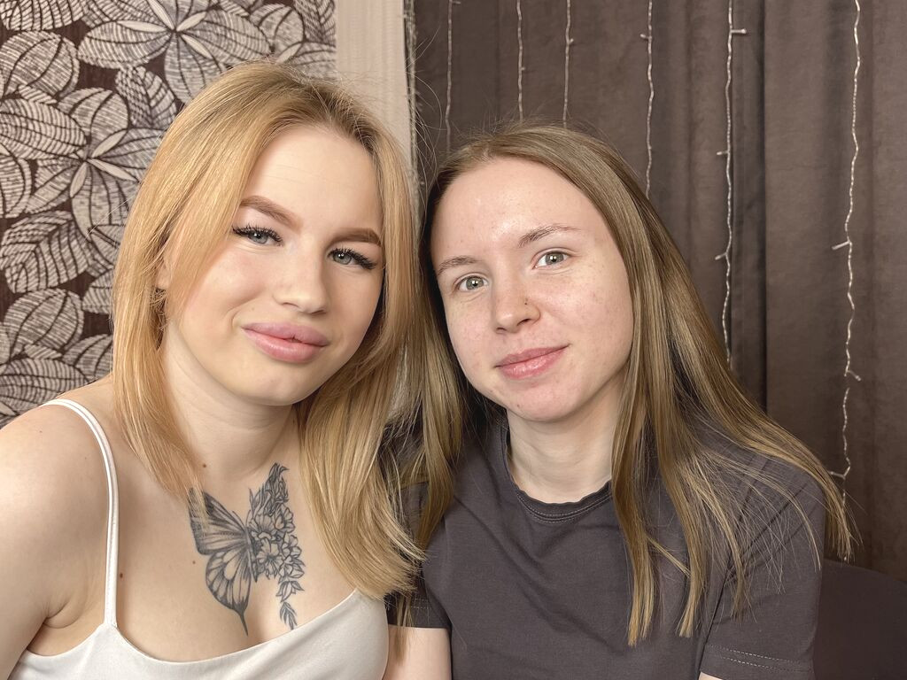 ElwynaAndLora Naked