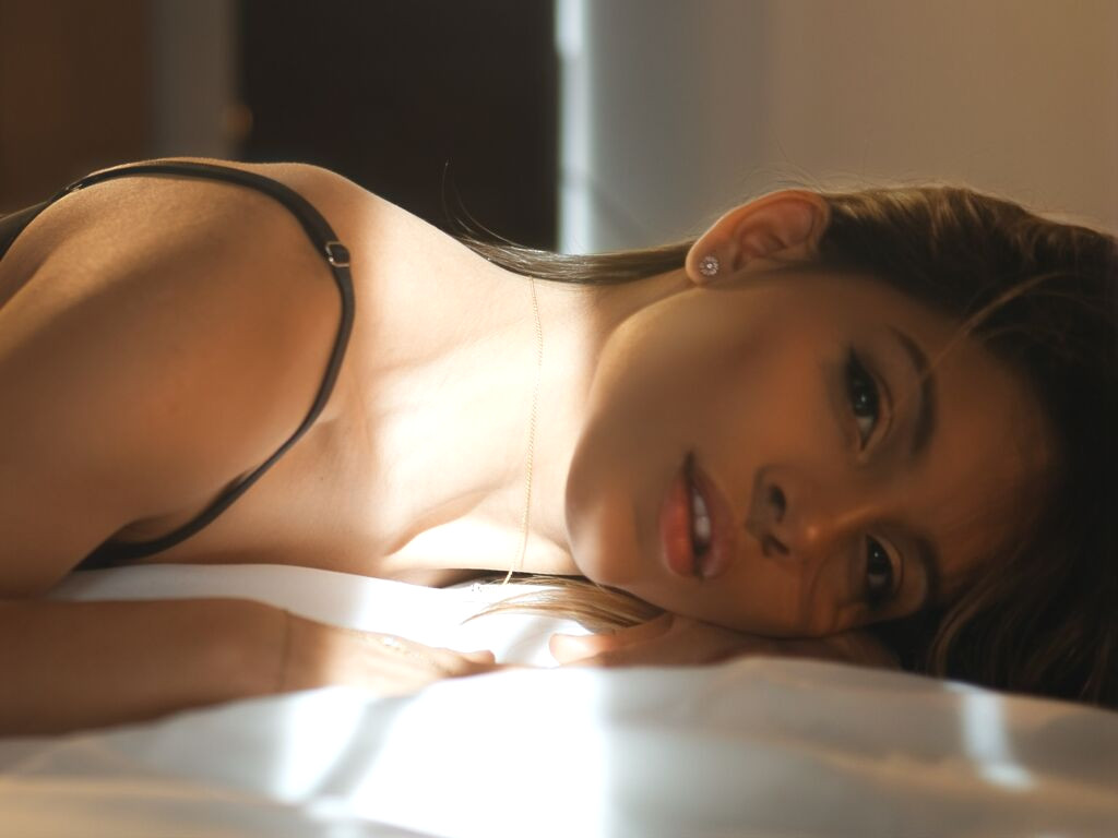 ElyseMoon nude cam model profile photo