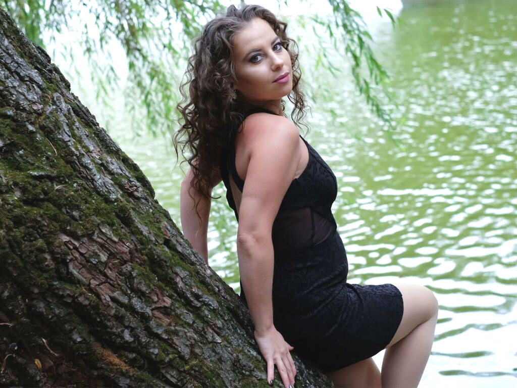 EmaAlyssa Naked