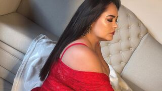 EmiHarrys 44 female hot cam model profile