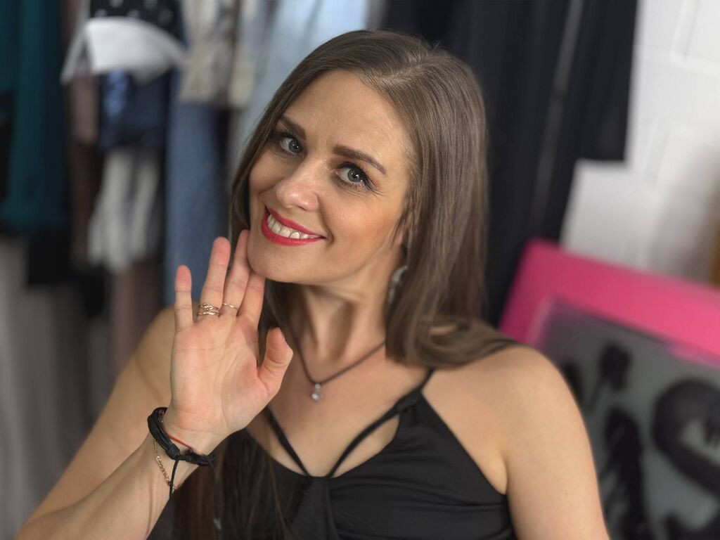EmiliaBedy nude cam model profile photo
