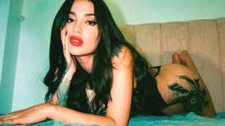 EmiliaVanRose 20 female nude cam model profile