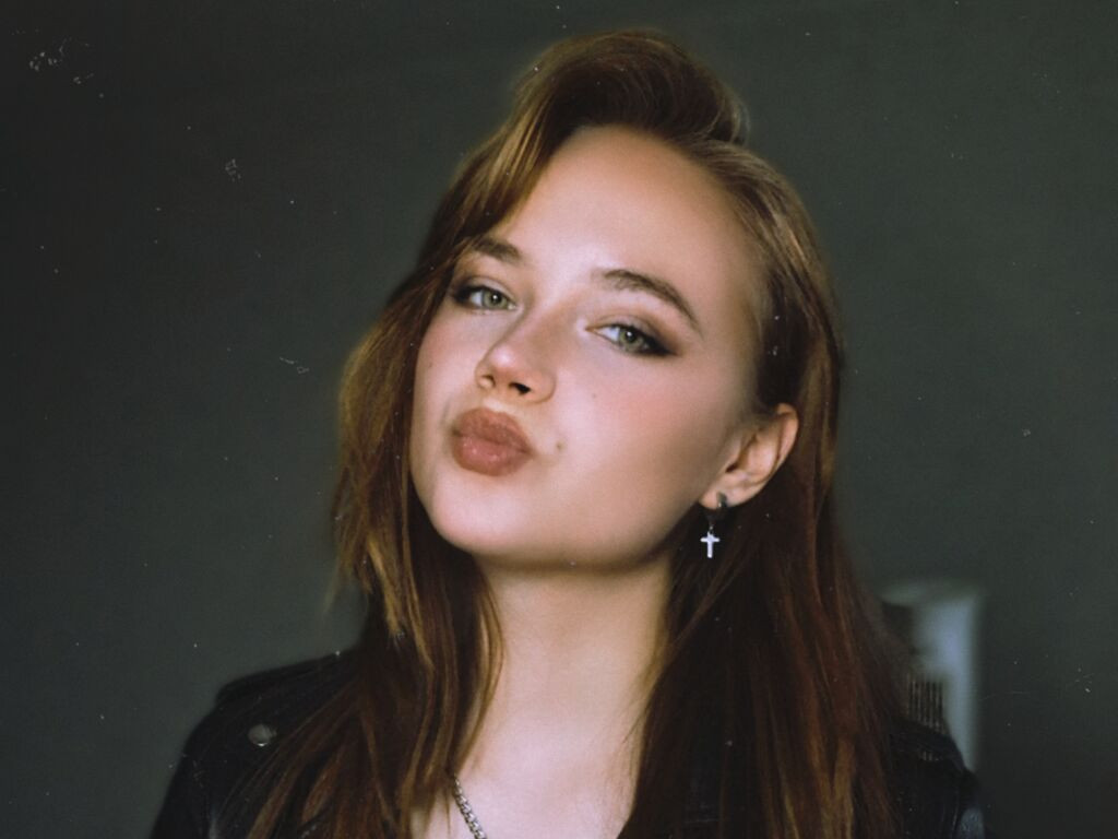 EmilieMollo naked cam model gallery photo