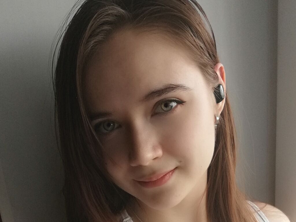EmilieMollo nude cam model profile photo