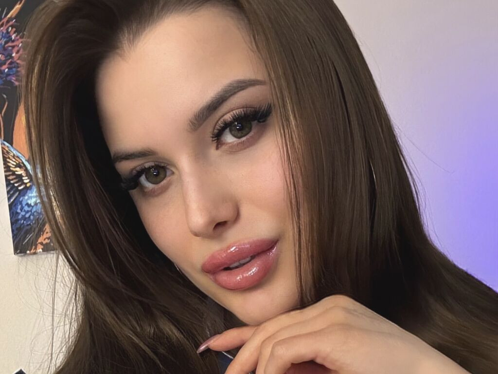 EmillyLux nude cam model profile photo