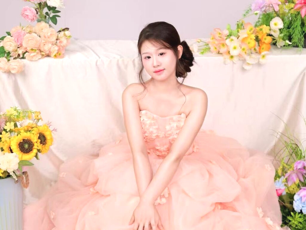 EmilyQing nude cam model profile photo