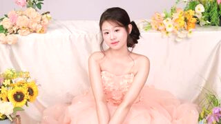 EmilyQing 18 female nude cam model profile