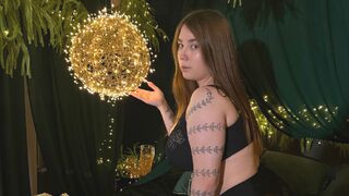EmilyStrommy 18 female strip cam model profile