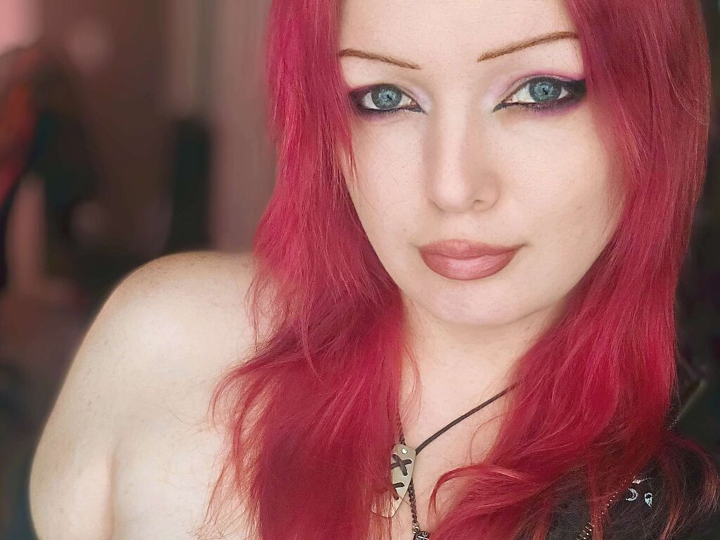 EmmaEaves naked cam model gallery photo