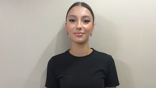 EmmaMase 20 female sexy cam model profile