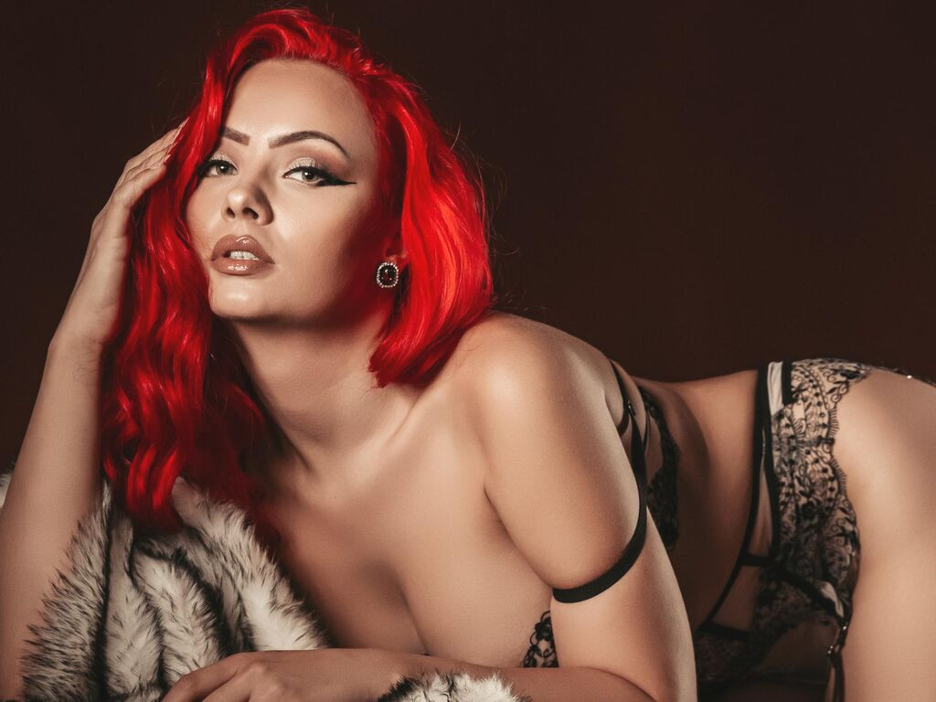 EmmelyneRed Nude