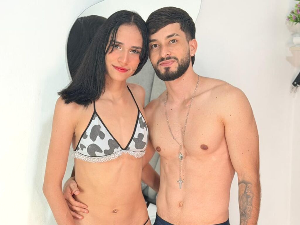 EmmiAndLiam nude cam model profile photo