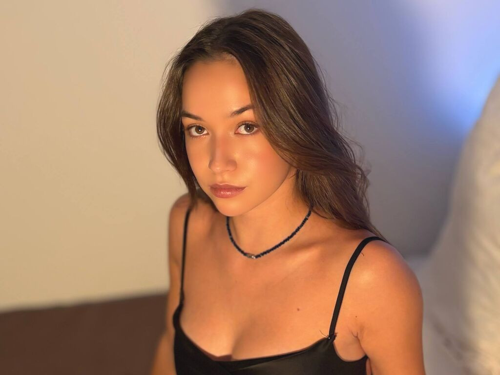 EmmyMire naked cam model gallery photo