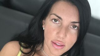 ErikaErika 31 female strip cam model profile