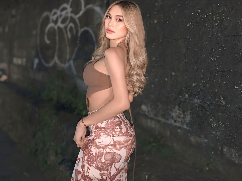 ErikaSchweighart nude cam model profile photo