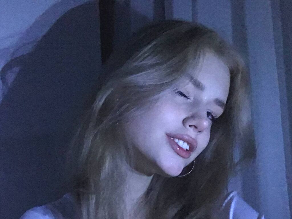 ErlinaCordery nude cam model profile photo