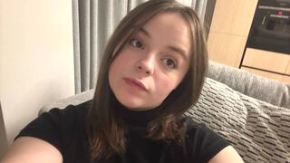 EsterBlue 18 female nude cam model profile