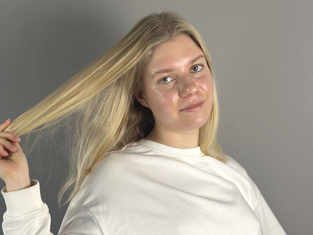 EugeniaBeat Naked