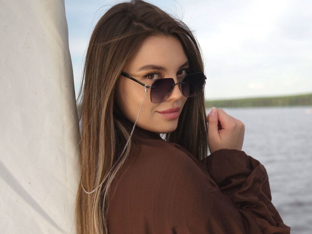 EvaLevi naked cam model gallery photo