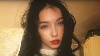 EvaPerelite 18 female erotic cam model profile