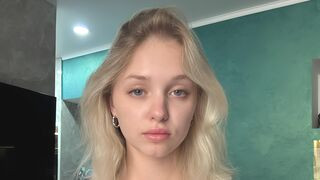 EveMorrison 18 female live cam model profile