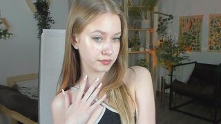 EveMunde 18 female strip cam model profile