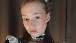 EvelinaMoorina 18 female erotic cam model profile