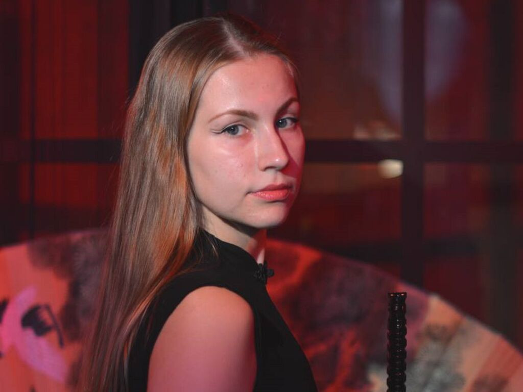 EvelinaSolt naked cam model gallery photo