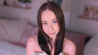 EvelynGodiva 21 female hot cam model profile