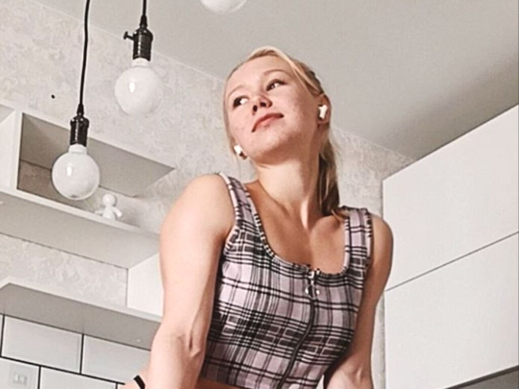 EveyLush naked cam model gallery photo