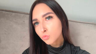 FrancescoDaily 18 female naked cam model profile