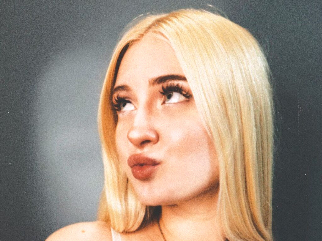 FredaLiebens nude cam model profile photo